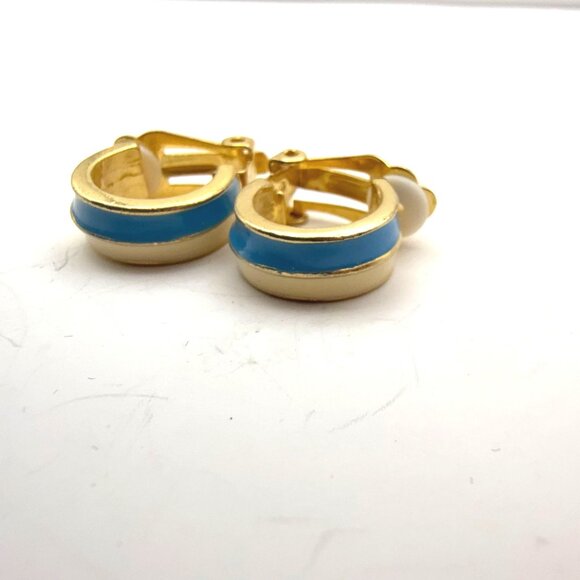 Vintage Gold Tone Blue & Cream Enamel Clip-On Hoop Earrings Fashion Jewelry - Picture 2 of 7